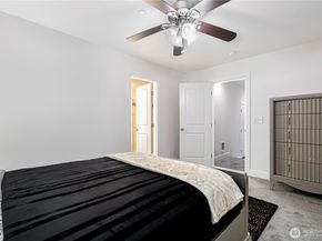 20042 94th Avenue NE, Bothell WA 98011