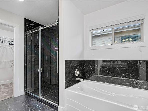 20042 94th Avenue NE, Bothell WA 98011