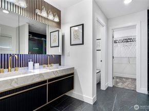 20042 94th Avenue NE, Bothell WA 98011