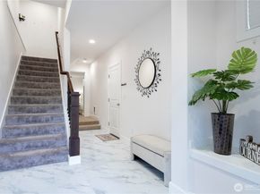 20042 94th Avenue NE, Bothell WA 98011