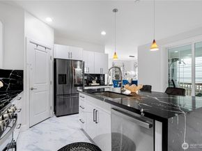 20042 94th Avenue NE, Bothell WA 98011