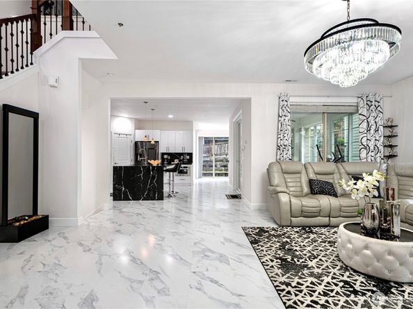 20042 94th Avenue NE, Bothell WA 98011