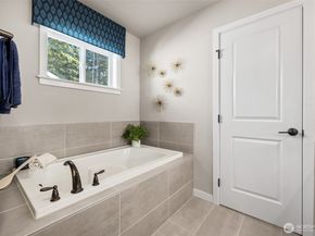 3943 McCormick Village Drive 66, Bremerton WA 98312