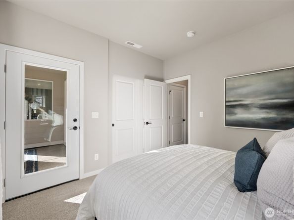 3943 McCormick Village Drive 66, Bremerton WA 98312