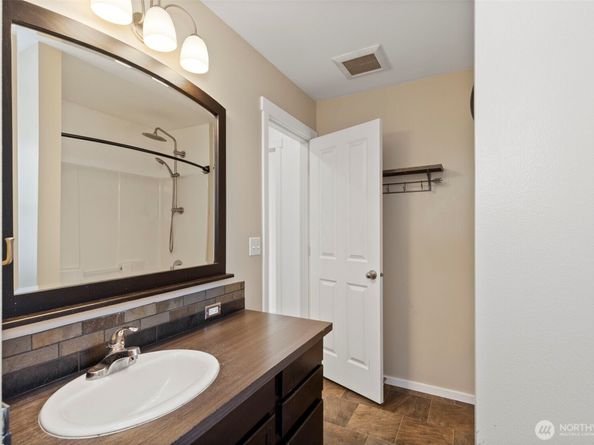 434 NE OHenry Court, Poulsbo WA 98370