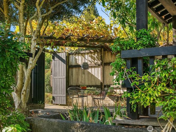 20405 Chautauqua Beach Road SW, Vashon WA 98070