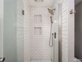 2605 NE 5th Court, Renton WA 98056