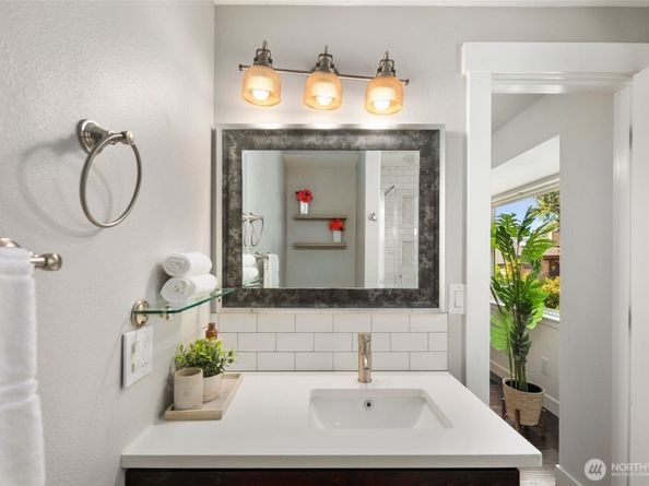 2605 NE 5th Court, Renton WA 98056