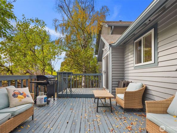 2605 NE 5th Court, Renton WA 98056