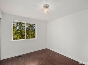 2605 NE 5th Court, Renton WA 98056