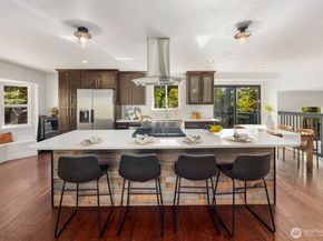 2605 NE 5th Court, Renton WA 98056