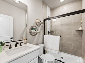 3948 McCormick Vlg Drive 31, Bremerton WA 98312