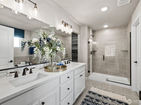 3948 McCormick Vlg Drive 31, Bremerton WA 98312