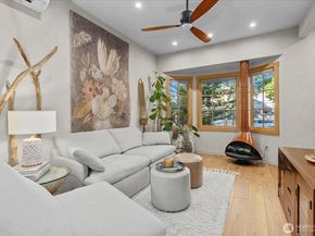 206 25th Avenue S, Seattle WA 98144
