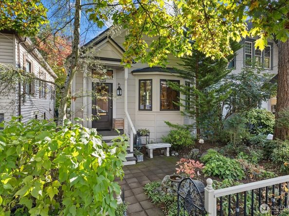 206 25th Avenue S, Seattle WA 98144