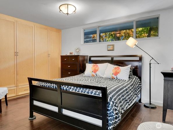 3200 W Commodore Way 207, Seattle WA 98199