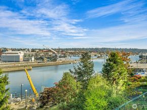 3200 W Commodore Way 207, Seattle WA 98199