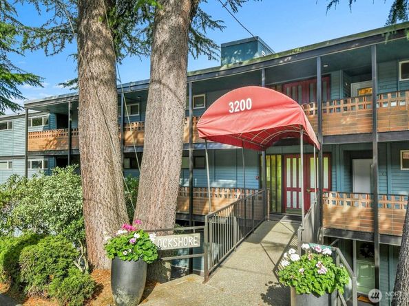 3200 W Commodore Way 207, Seattle WA 98199