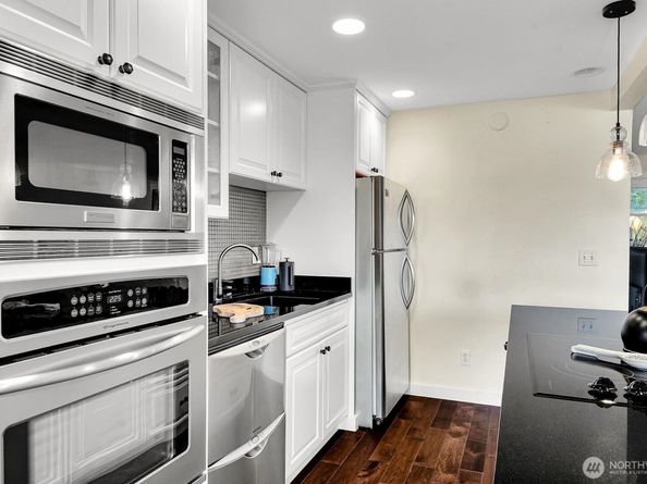 3200 W Commodore Way 207, Seattle WA 98199