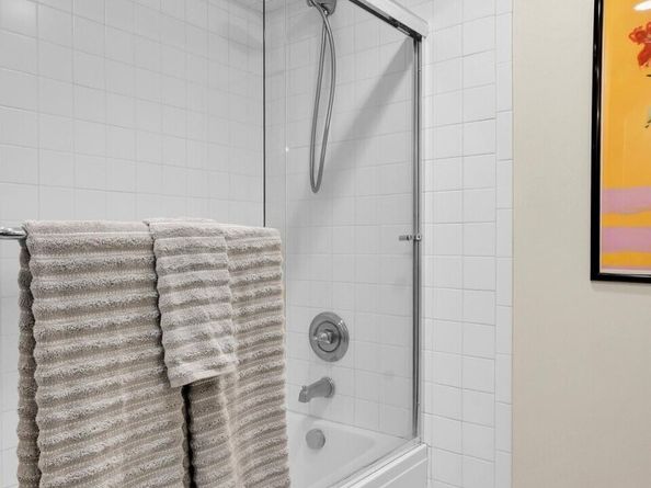 3200 W Commodore Way 207, Seattle WA 98199