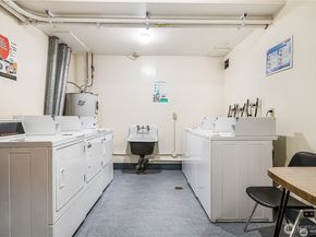 3200 W Commodore Way 207, Seattle WA 98199