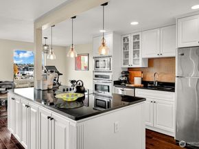 3200 W Commodore Way 207, Seattle WA 98199