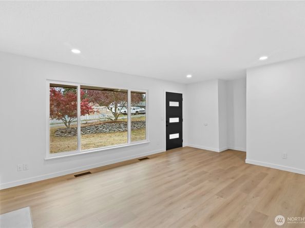 7702 202nd Place SW, Edmonds WA 98026