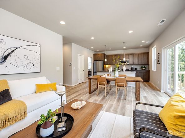 292 NE Shadowhawk Lane, Bremerton WA 98311