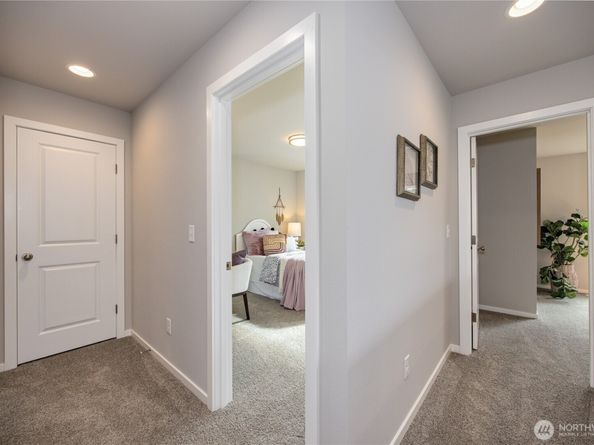 292 NE Shadowhawk Lane, Bremerton WA 98311