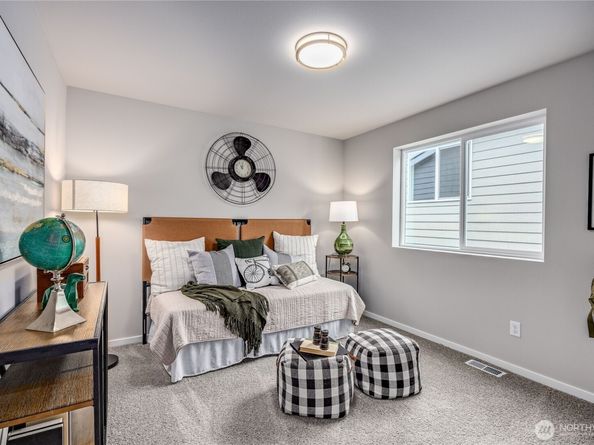 292 NE Shadowhawk Lane, Bremerton WA 98311