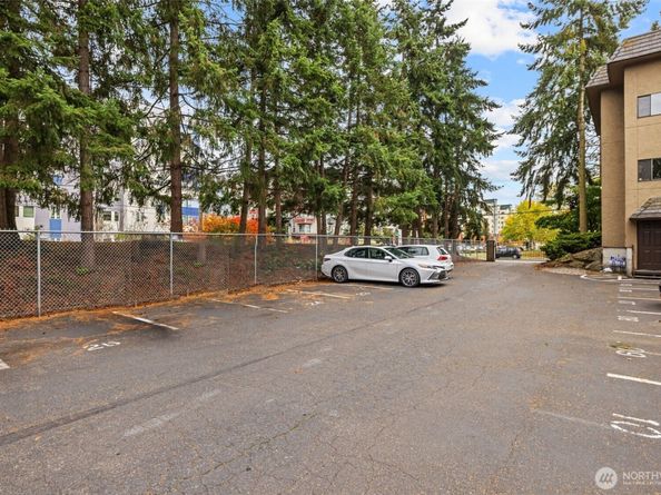 750 N 143rd Street 314, Seattle WA 98133