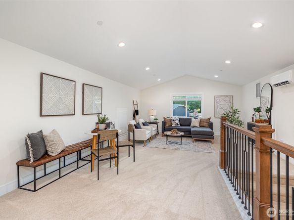 14820 NE 70th Court, Redmond WA 98052