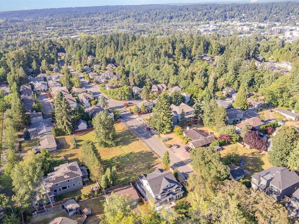 14820 NE 70th Court, Redmond WA 98052