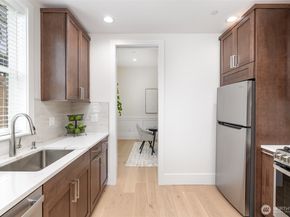 14820 NE 70th Court, Redmond WA 98052