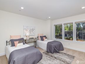 14820 NE 70th Court, Redmond WA 98052