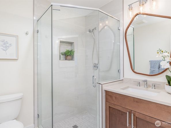 14820 NE 70th Court, Redmond WA 98052