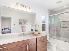 14820 NE 70th Court, Redmond WA 98052