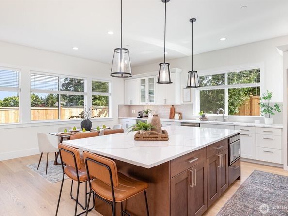 14820 NE 70th Court, Redmond WA 98052