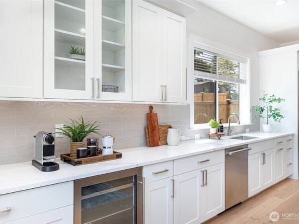 14820 NE 70th Court, Redmond WA 98052