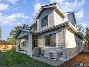 14820 NE 70th Court, Redmond WA 98052