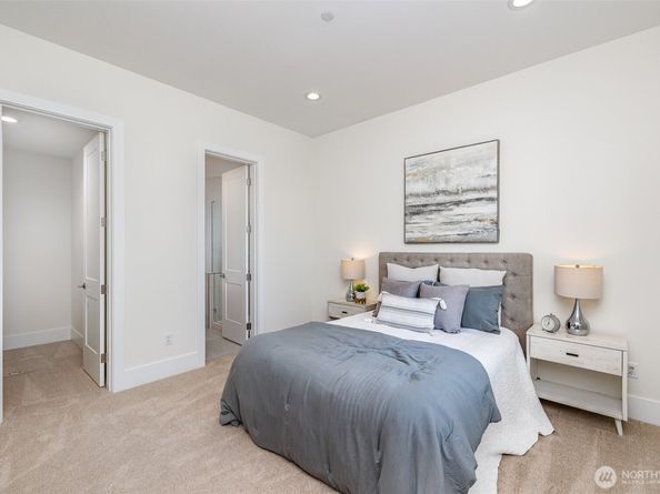 14820 NE 70th Court, Redmond WA 98052