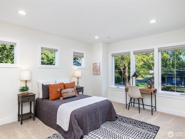 14820 NE 70th Court, Redmond WA 98052