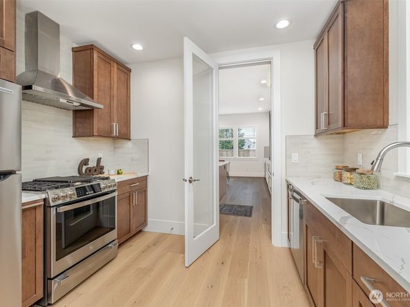 14820 NE 70th Court, Redmond WA 98052