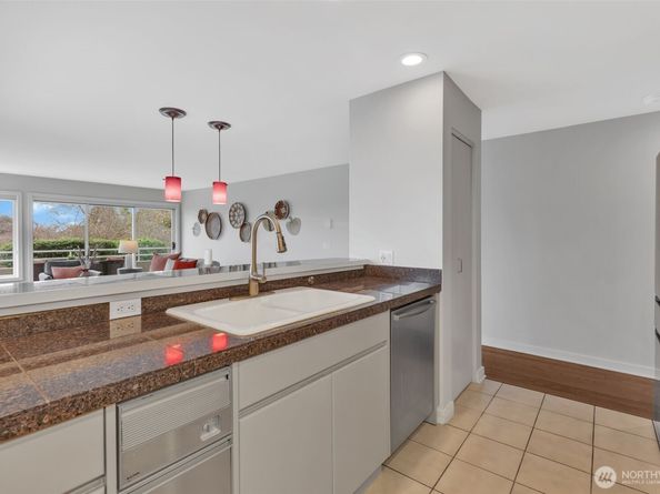 1231 5th Avenue N 101, Seattle WA 98109