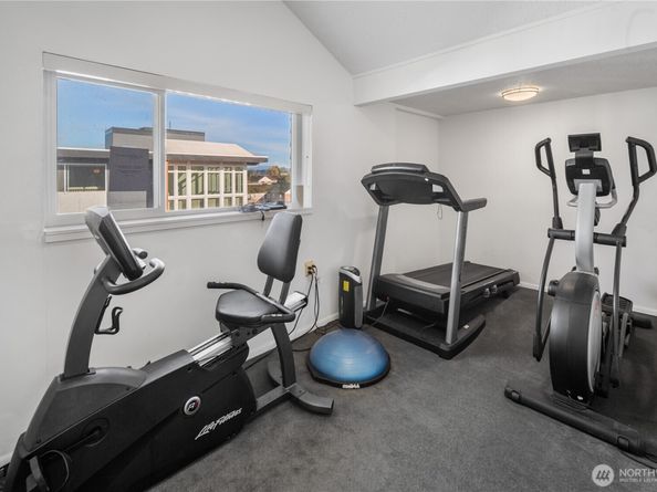 2501 Canterbury Lane E 221, Seattle WA 98112