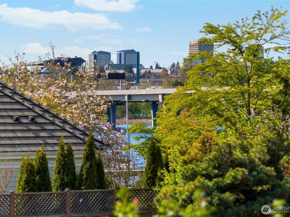 2501 Canterbury Lane E 221, Seattle WA 98112