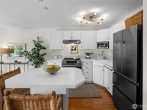 2501 Canterbury Lane E 221, Seattle WA 98112