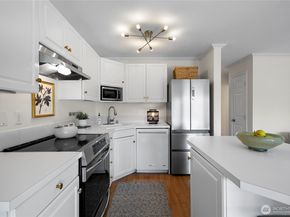 2501 Canterbury Lane E 221, Seattle WA 98112
