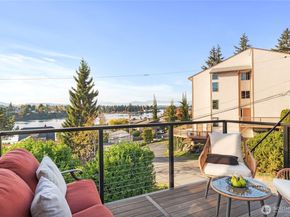1149 Wheaton Way, Bremerton WA 98310