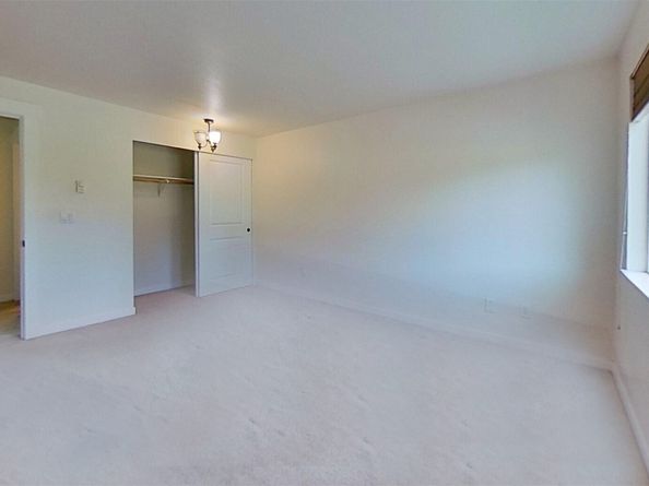 3935 NW Fairway Lane 2E, Bremerton WA 98312